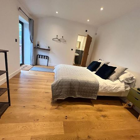 Lavender Retreat Panzió Wrexham Kültér fotó