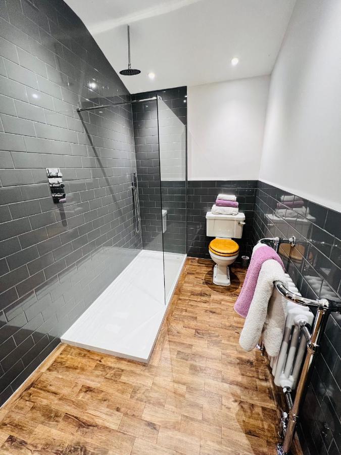 Lavender Retreat Panzió Wrexham Kültér fotó
