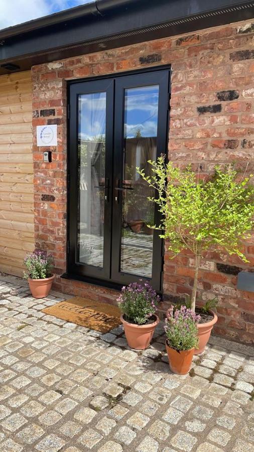 Lavender Retreat Panzió Wrexham Kültér fotó